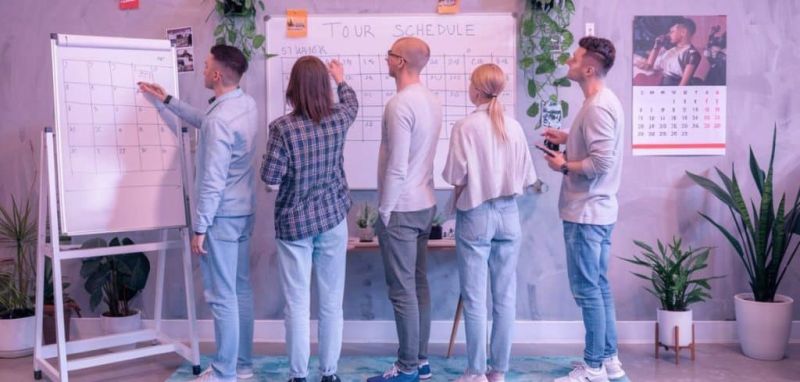 Confirming tour schedule on calendar