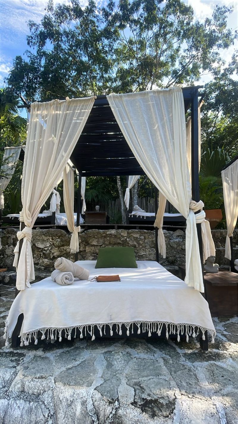 Balinese Daybed