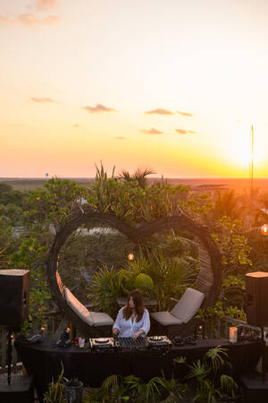 JOIKU ROOFTOP SUNSET &ndash; FRIDAY, APRIL 24