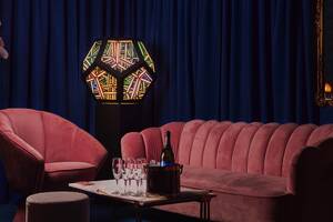 Apr&egrave;s-Ski with Sarah Stenzel, Marina Diniz, and Sacha Robotti