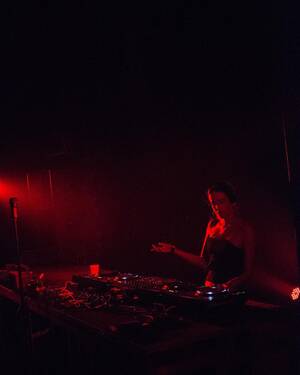 Flor Capistran + W.O.L.F. + Alvee en F&uuml;nk Club